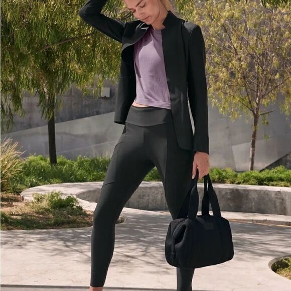 * NWOT ATHLETA Black Stellar Raw Hem Slit Tights Sz XS - Picture 5 of 15